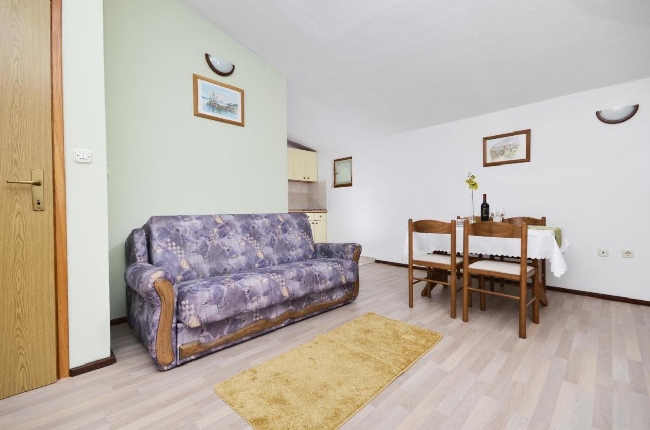 Family Friendly Apartments With A Swimming Pool Baska Voda, Makarska - 12442 Exteriér fotografie
