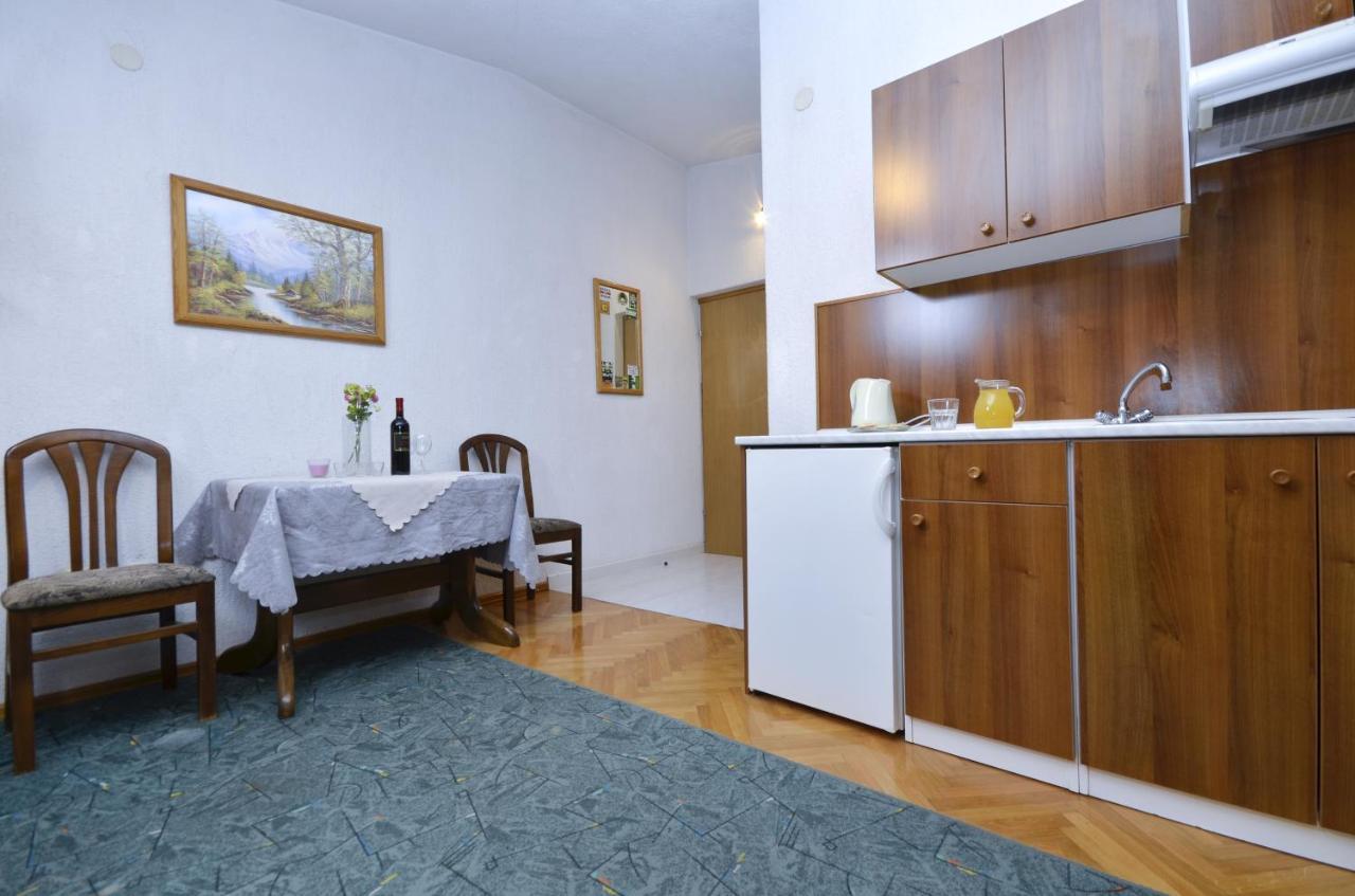 Family Friendly Apartments With A Swimming Pool Baska Voda, Makarska - 12442 Exteriér fotografie