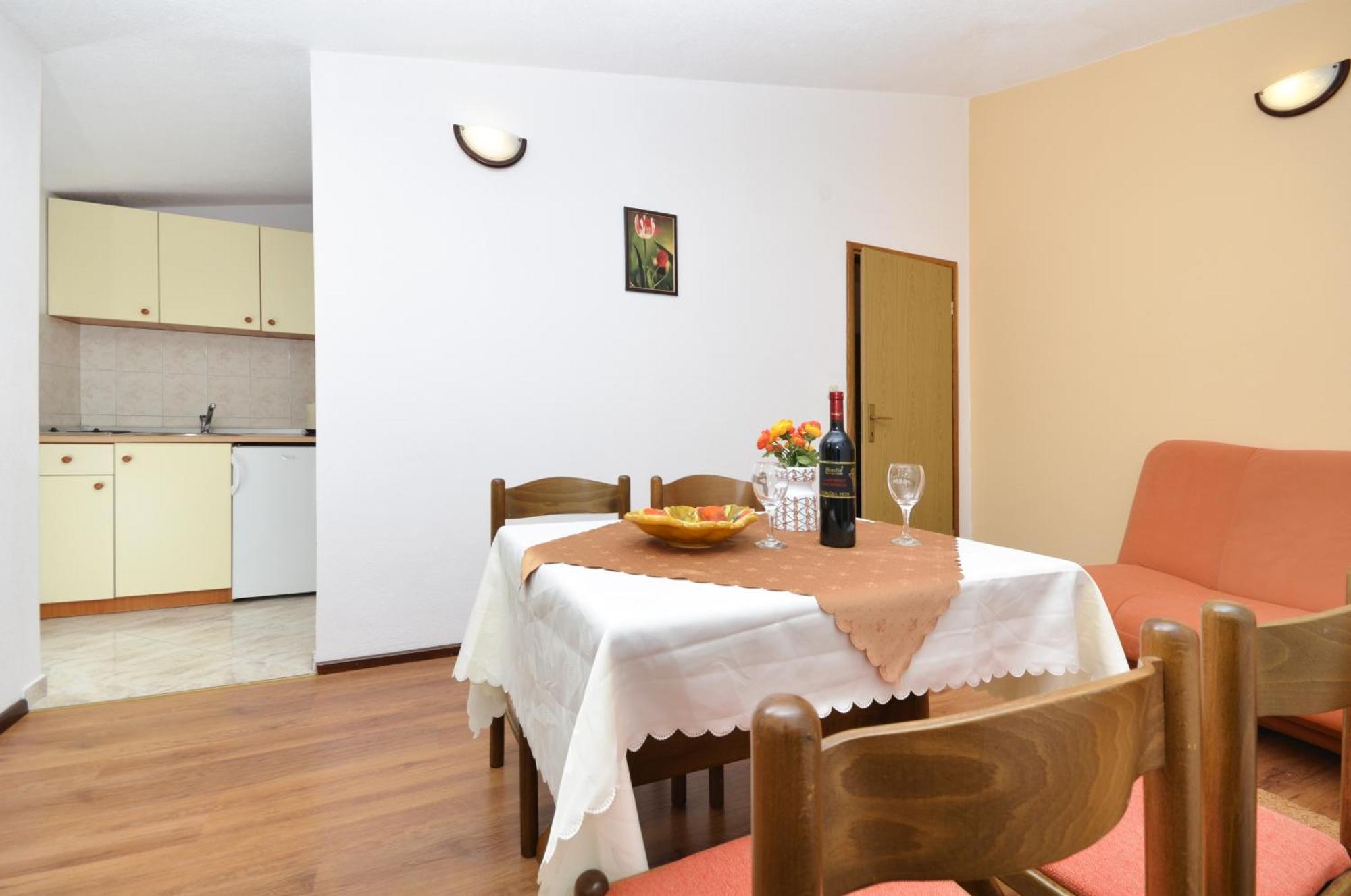 Family Friendly Apartments With A Swimming Pool Baska Voda, Makarska - 12442 Pokoj fotografie